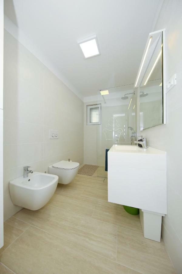 Valadar Apartments Привлака Екстериор снимка